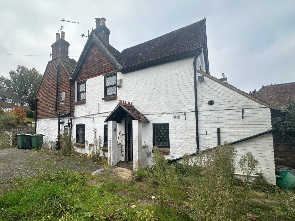 Lot: 44 - SEMI-DETACHED COTTAGE FOR REFURBISHMENT - Semi-detached cottage